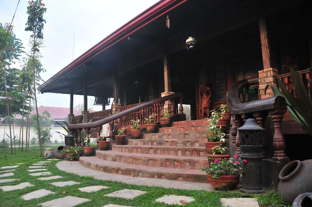 Grand Octagon Resort Laoag Exterior foto