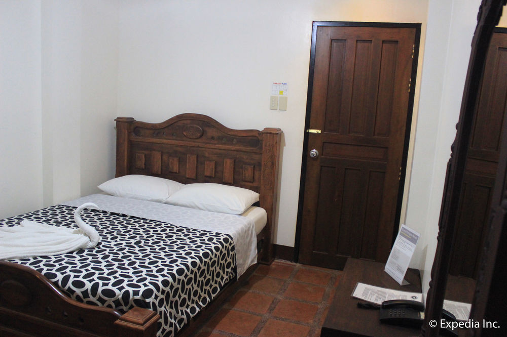 Grand Octagon Resort Laoag Exterior foto