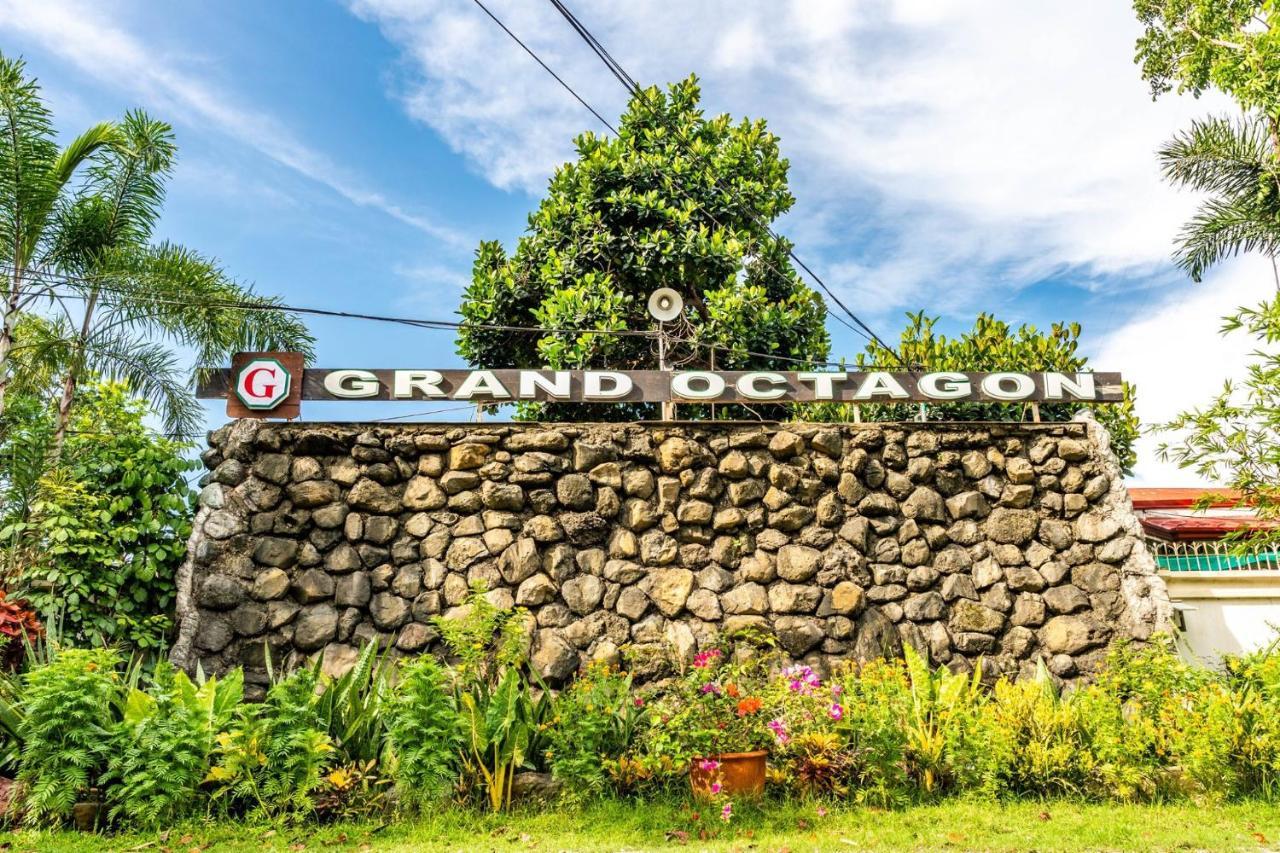 Grand Octagon Resort Laoag Exterior foto