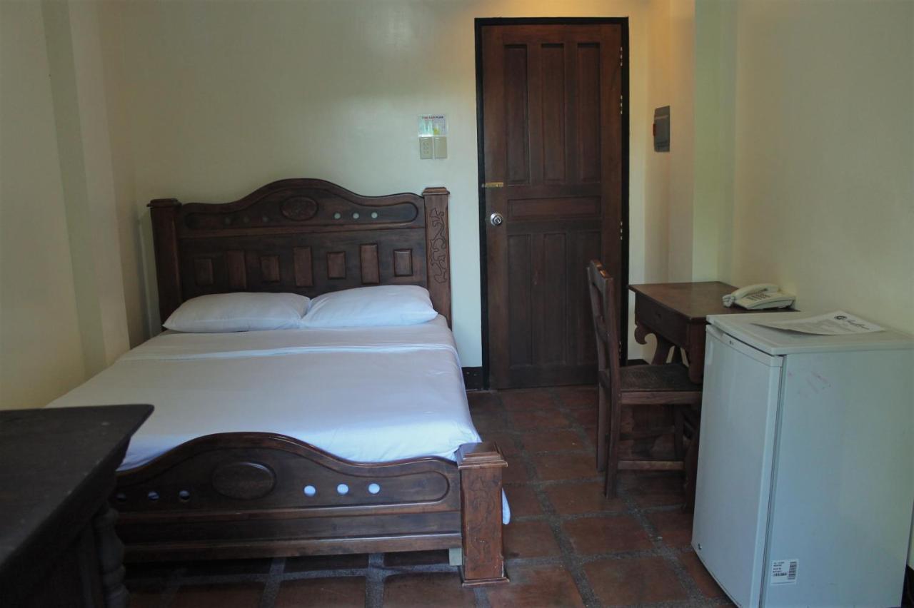 Grand Octagon Resort Laoag Exterior foto