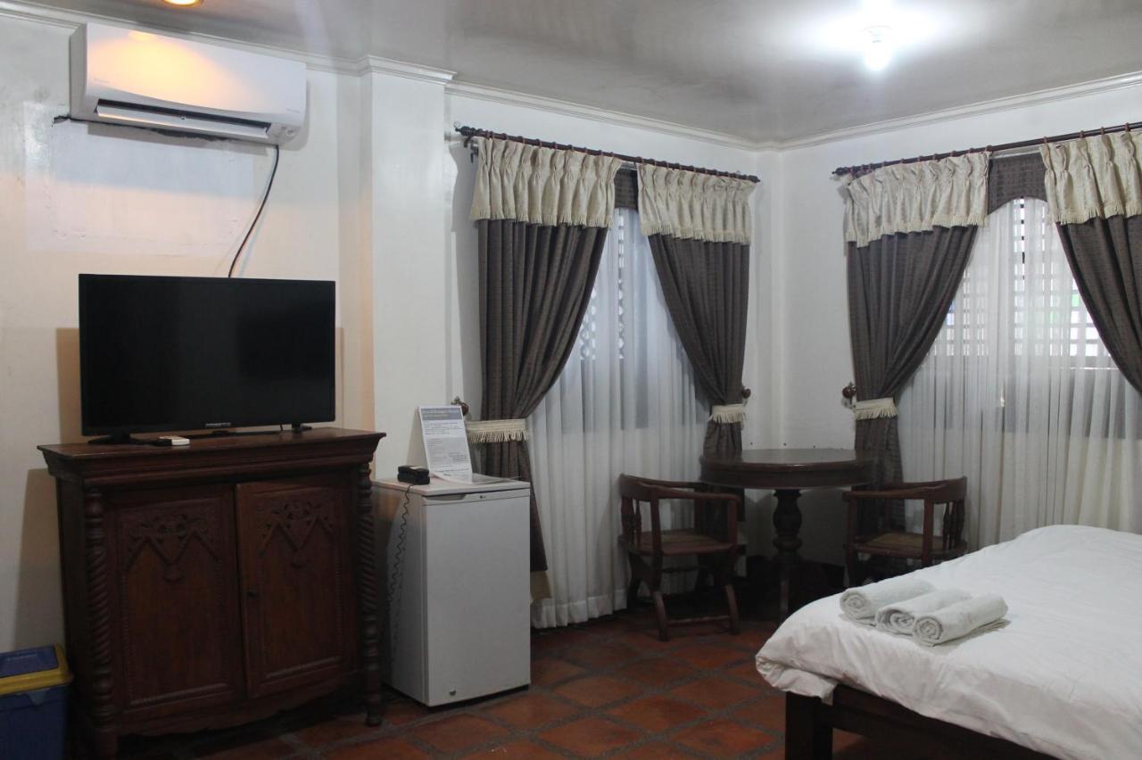 Grand Octagon Resort Laoag Exterior foto