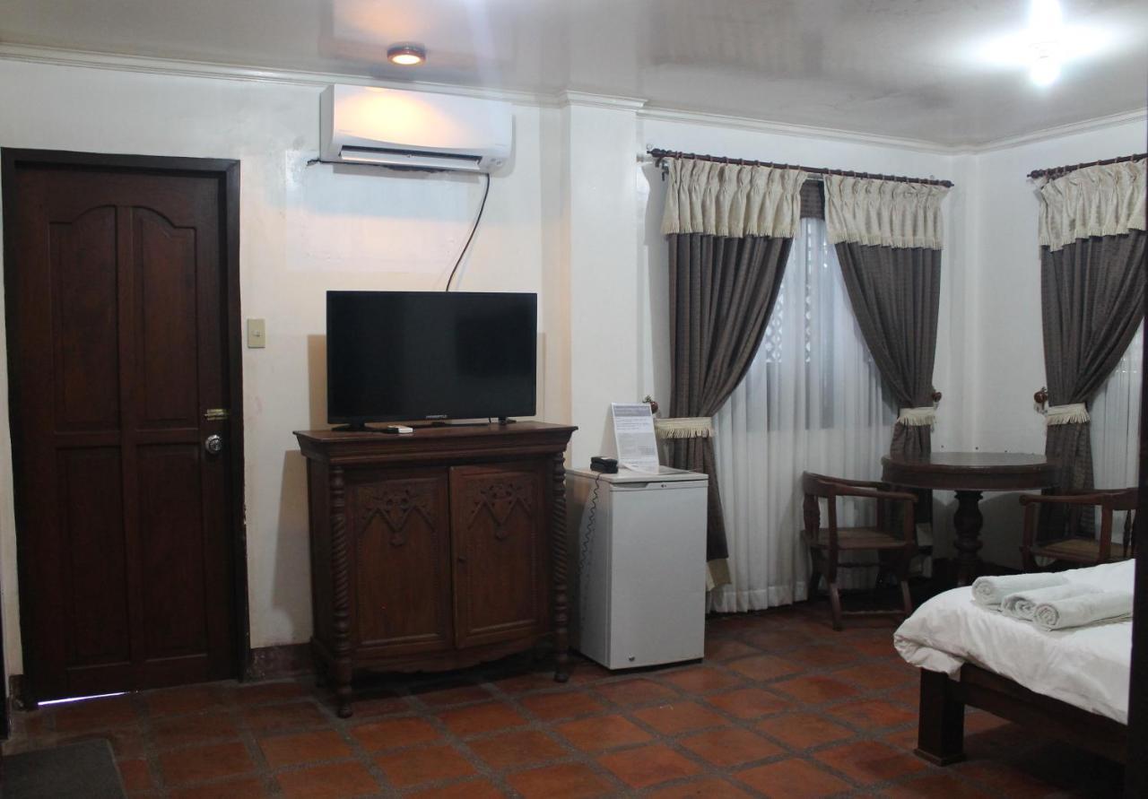 Grand Octagon Resort Laoag Exterior foto