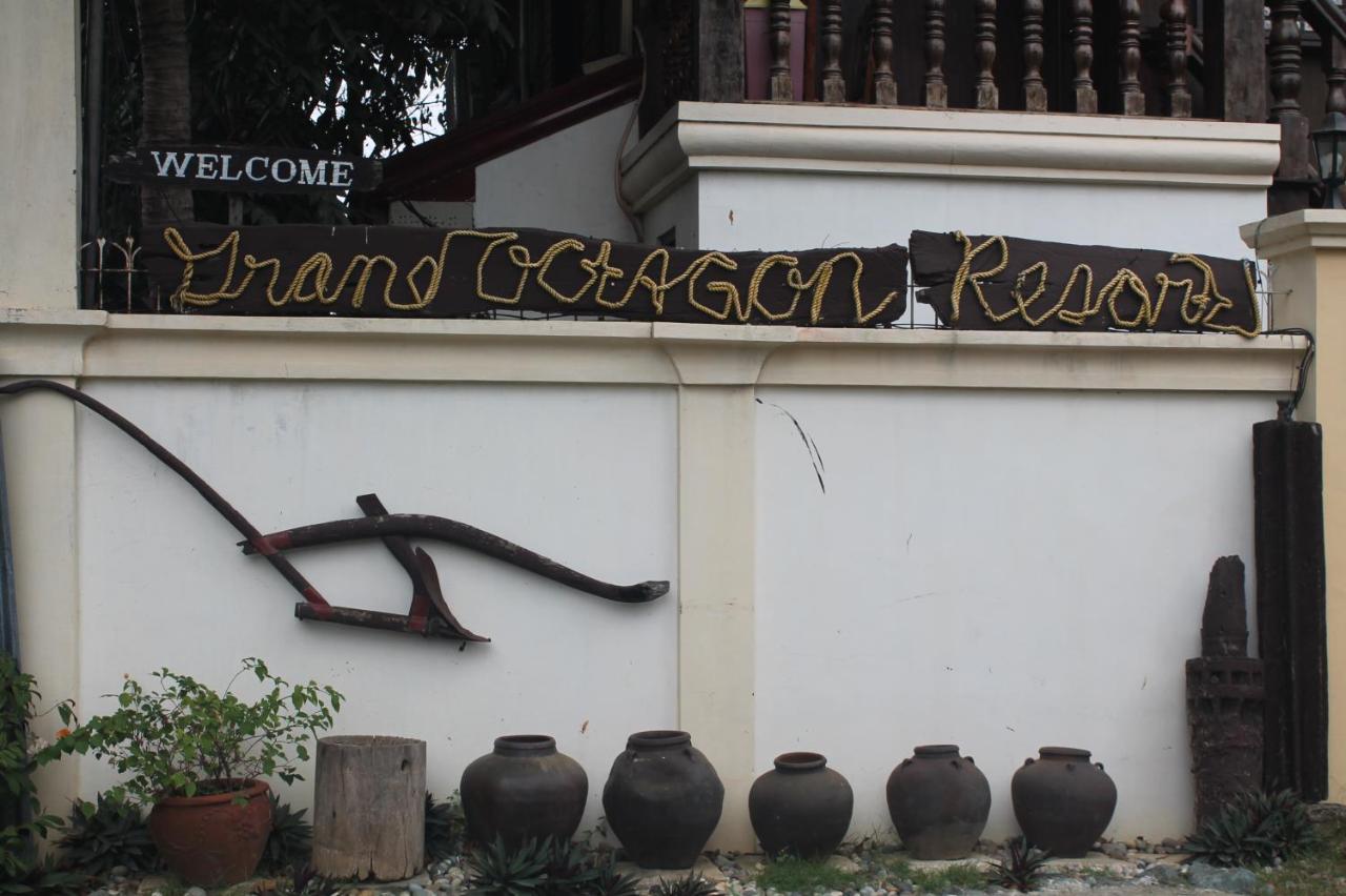 Grand Octagon Resort Laoag Exterior foto