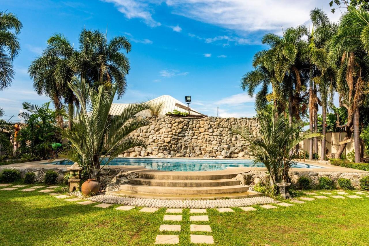 Grand Octagon Resort Laoag Exterior foto